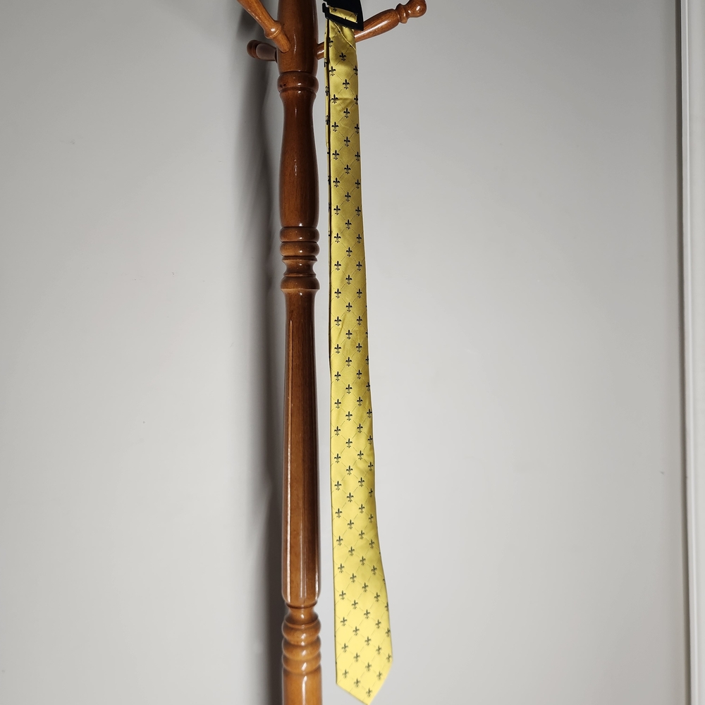 Parquet Black Fleur-de-Lis on Yellow Men’s Tie – 56” – Excellent Condition